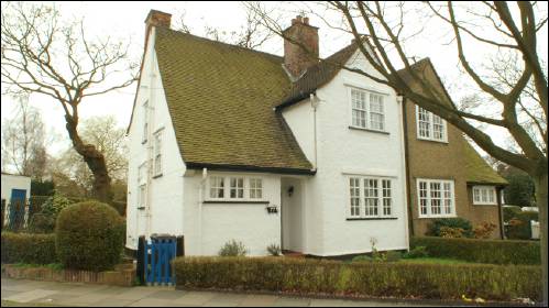 077 Erskine Hill